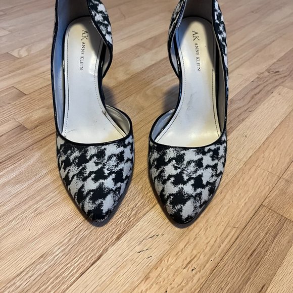 Anne Klein Houndstooth 2 inch pumps - Picture 3 of 4